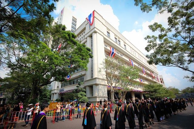 Dhurakij Pundit Üniversitesi